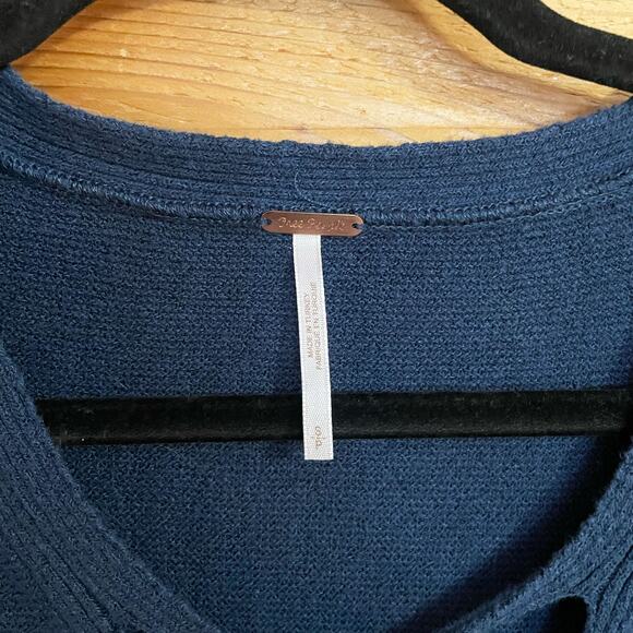 Free People Blue Criss Cross Sweater Size Small - Picture 2 of 6
